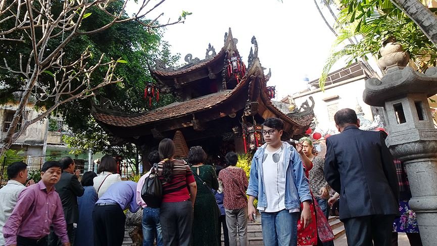 Tổ đình Phúc Khánh nườm nượp người dân đi lễ ngày đầu năm mới