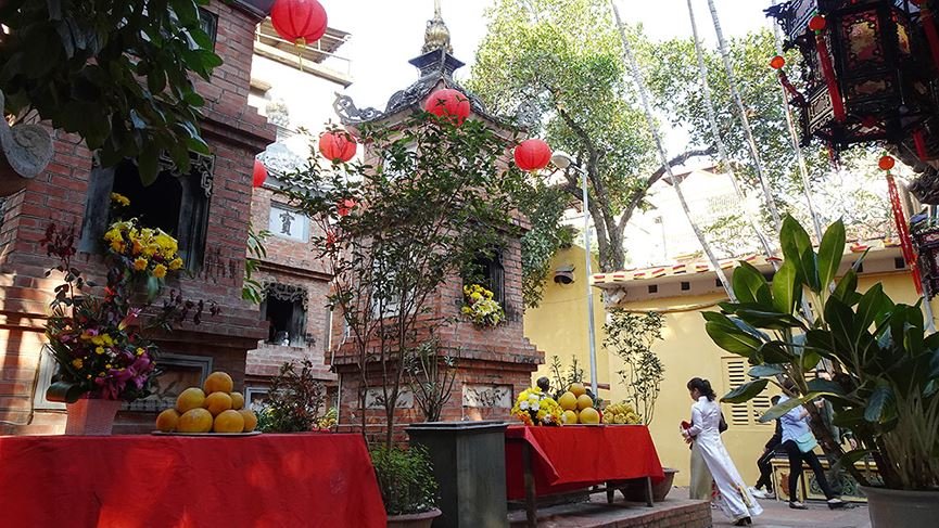 Tổ đình Phúc Khánh nườm nượp người dân đi lễ ngày đầu năm mới