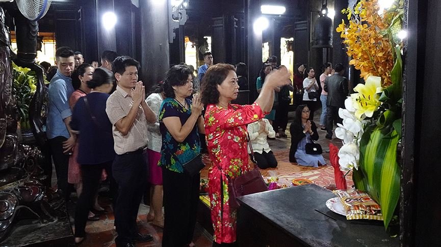 Tổ đình Phúc Khánh nườm nượp người dân đi lễ ngày đầu năm mới