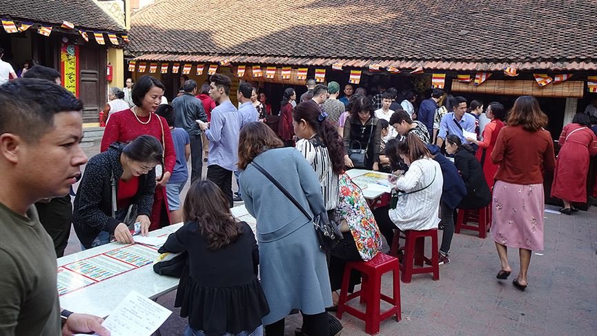 Tổ đình Phúc Khánh nườm nượp người dân đi lễ ngày đầu năm mới