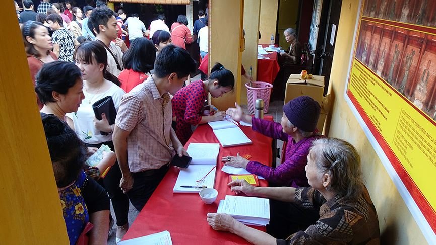 Tổ đình Phúc Khánh nườm nượp người dân đi lễ ngày đầu năm mới