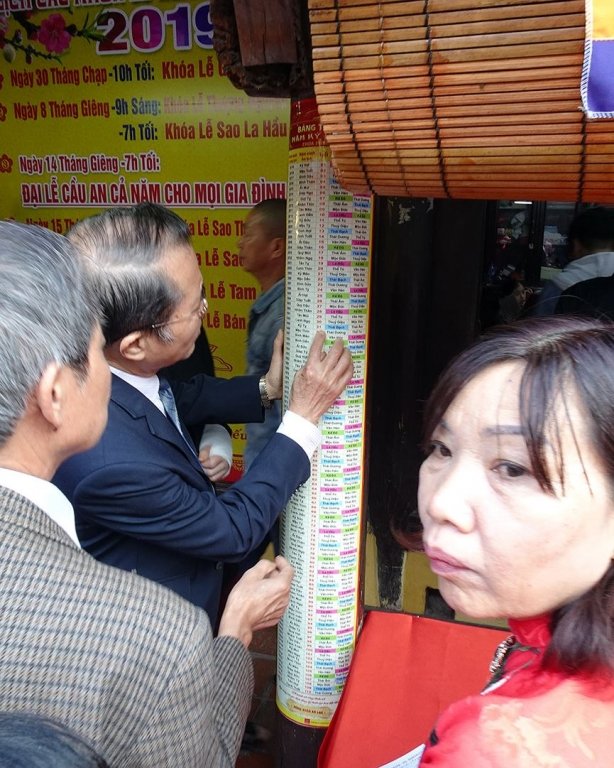 Tổ đình Phúc Khánh nườm nượp người dân đi lễ ngày đầu năm mới