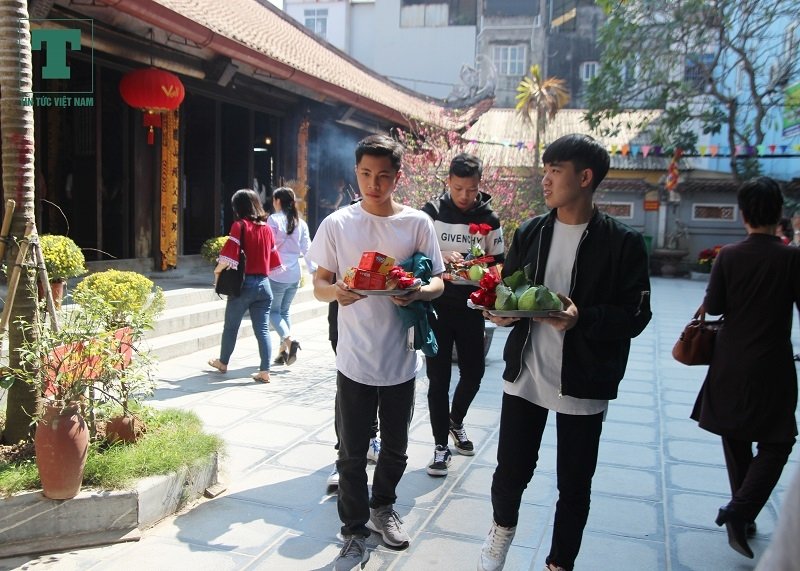 9-ngoi-chua-noi-tieng-linh-thieng-o-ha-noi-khong-the-bo-qua-vao-dip-dau-nam