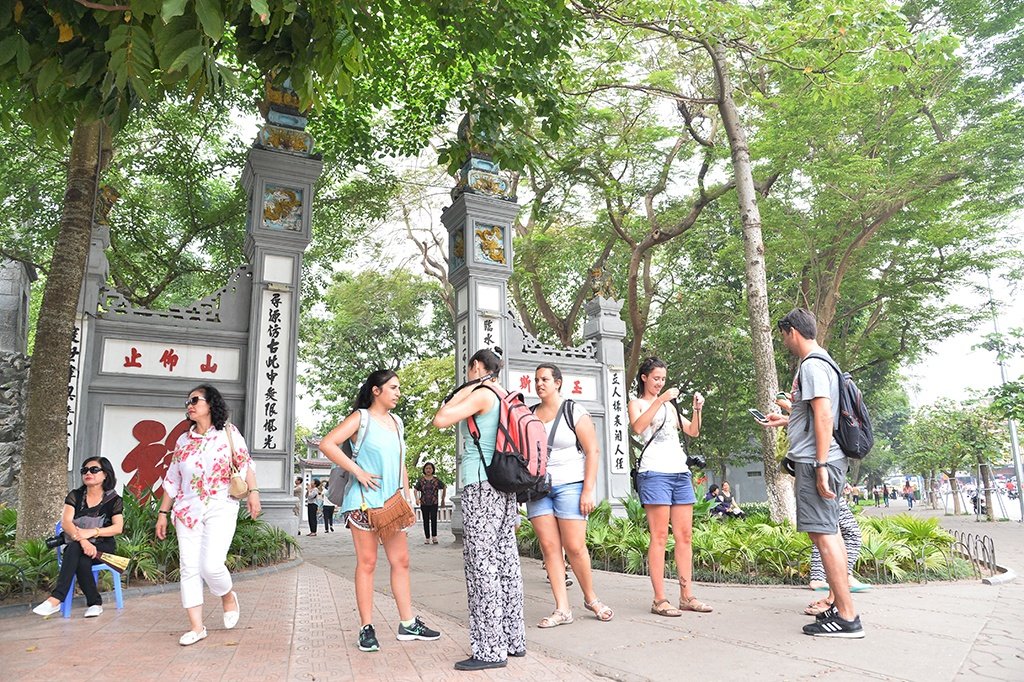 9-ngoi-chua-noi-tieng-linh-thieng-o-ha-noi-khong-the-bo-qua-vao-dip-dau-nam