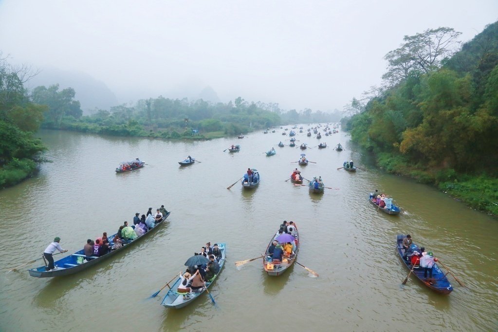 9-ngoi-chua-noi-tieng-linh-thieng-o-ha-noi-khong-the-bo-qua-vao-dip-dau-nam