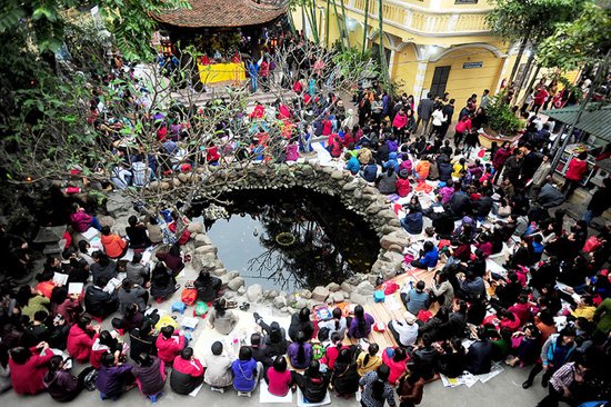 9-ngoi-chua-noi-tieng-linh-thieng-o-ha-noi-khong-the-bo-qua-vao-dip-dau-nam