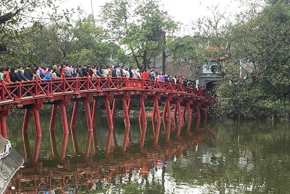 9-ngoi-chua-noi-tieng-linh-thieng-o-ha-noi-khong-the-bo-qua-vao-dip-dau-nam