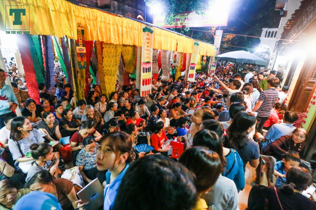 9-ngoi-chua-noi-tieng-linh-thieng-o-ha-noi-khong-the-bo-qua-vao-dip-dau-nam