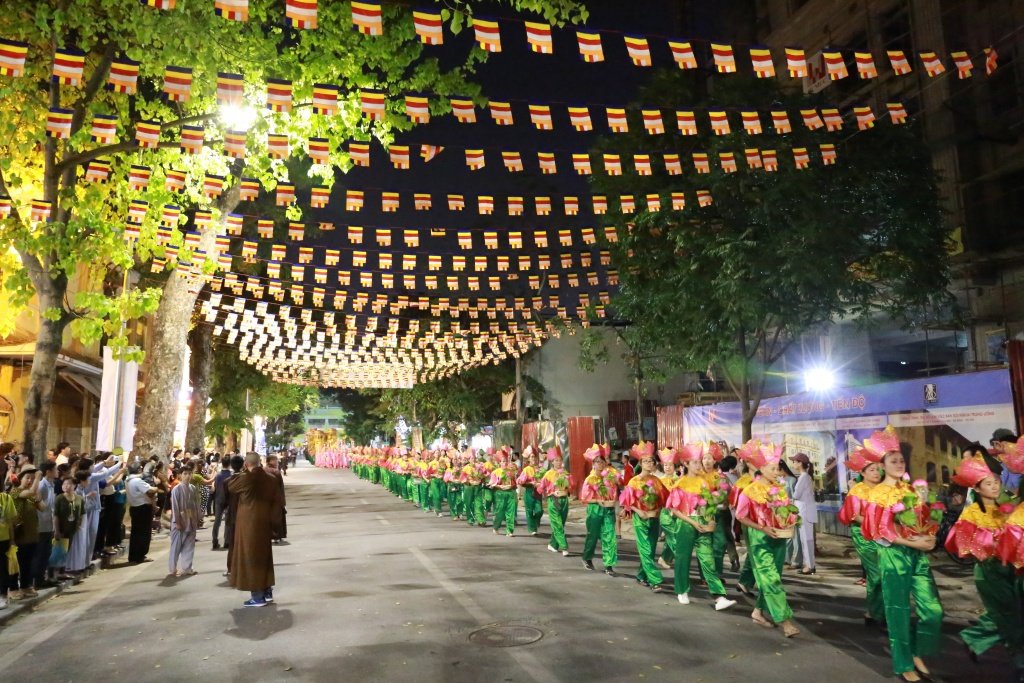 9-ngoi-chua-noi-tieng-linh-thieng-o-ha-noi-khong-the-bo-qua-vao-dip-dau-nam