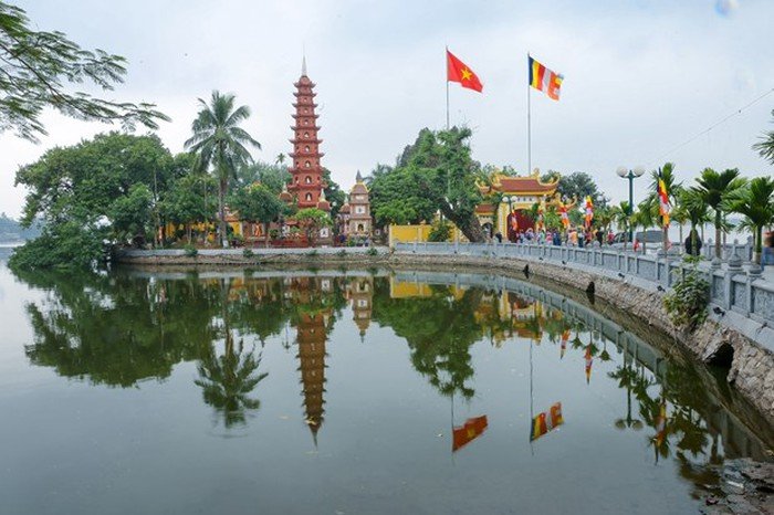 9-ngoi-chua-noi-tieng-linh-thieng-o-ha-noi-khong-the-bo-qua-vao-dip-dau-nam