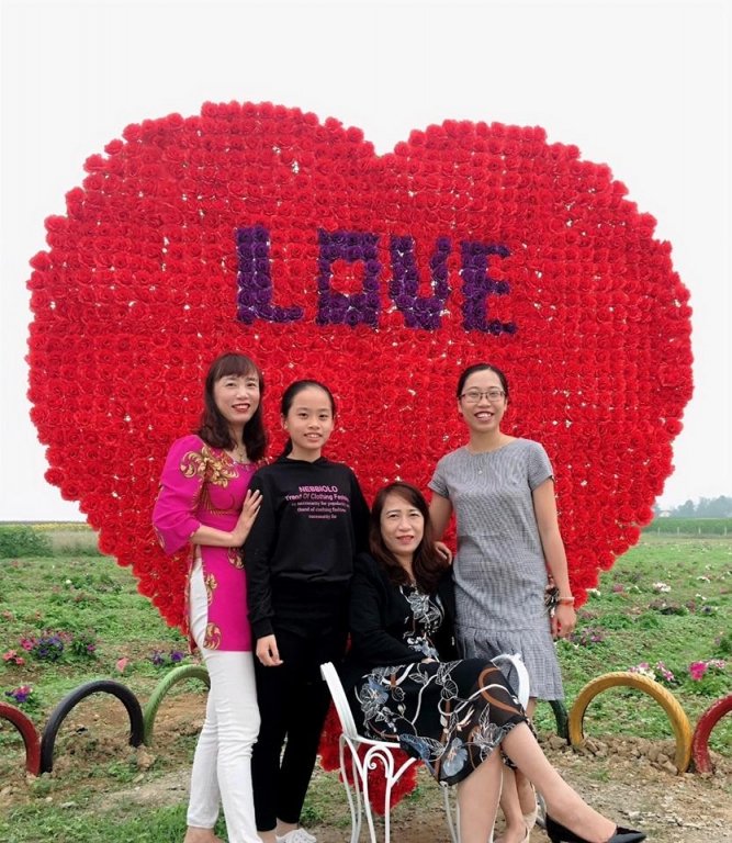 chi-con-1-ngay-nghi-tet-dan-vinh-di-dau-choi-cho-suong