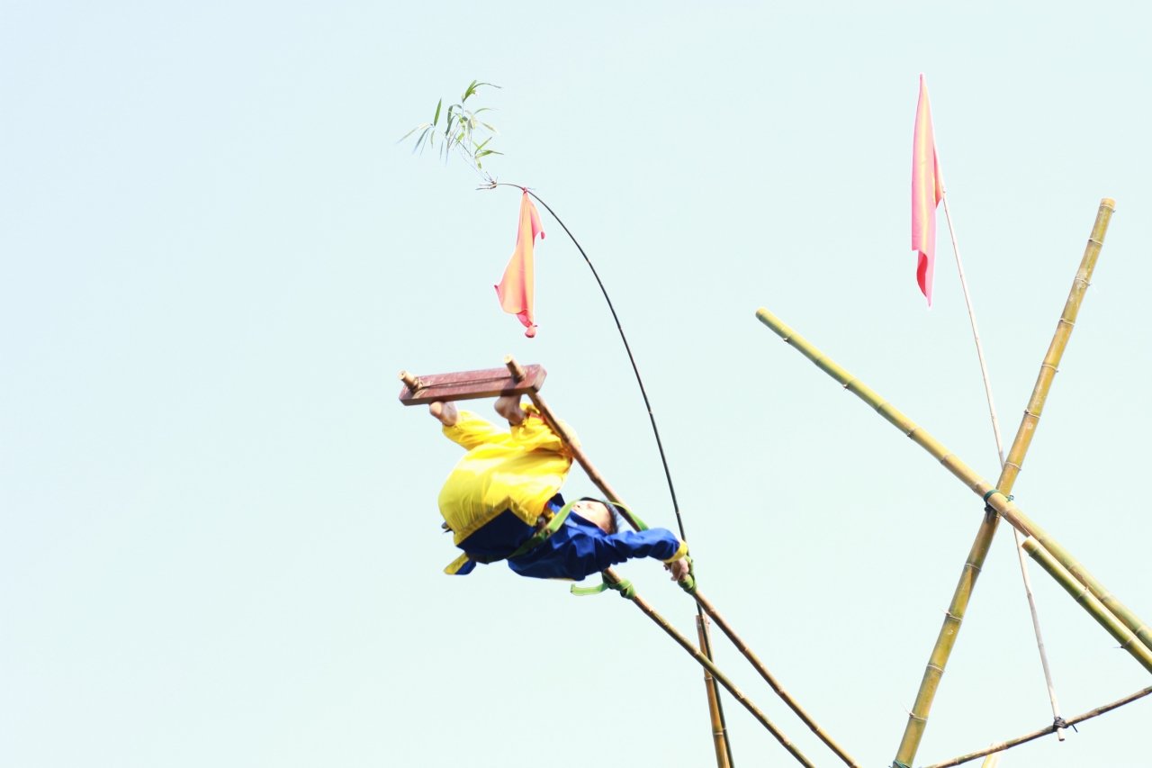 chiem-nguong-nhung-man-du-dua-tren-cao-trong-tro-du-tien-ngay-tet