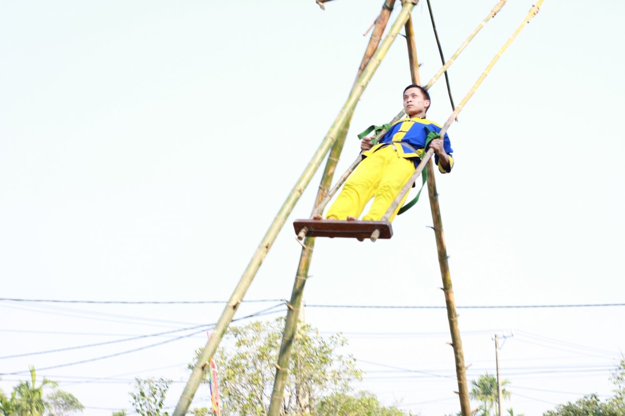 chiem-nguong-nhung-man-du-dua-tren-cao-trong-tro-du-tien-ngay-tet