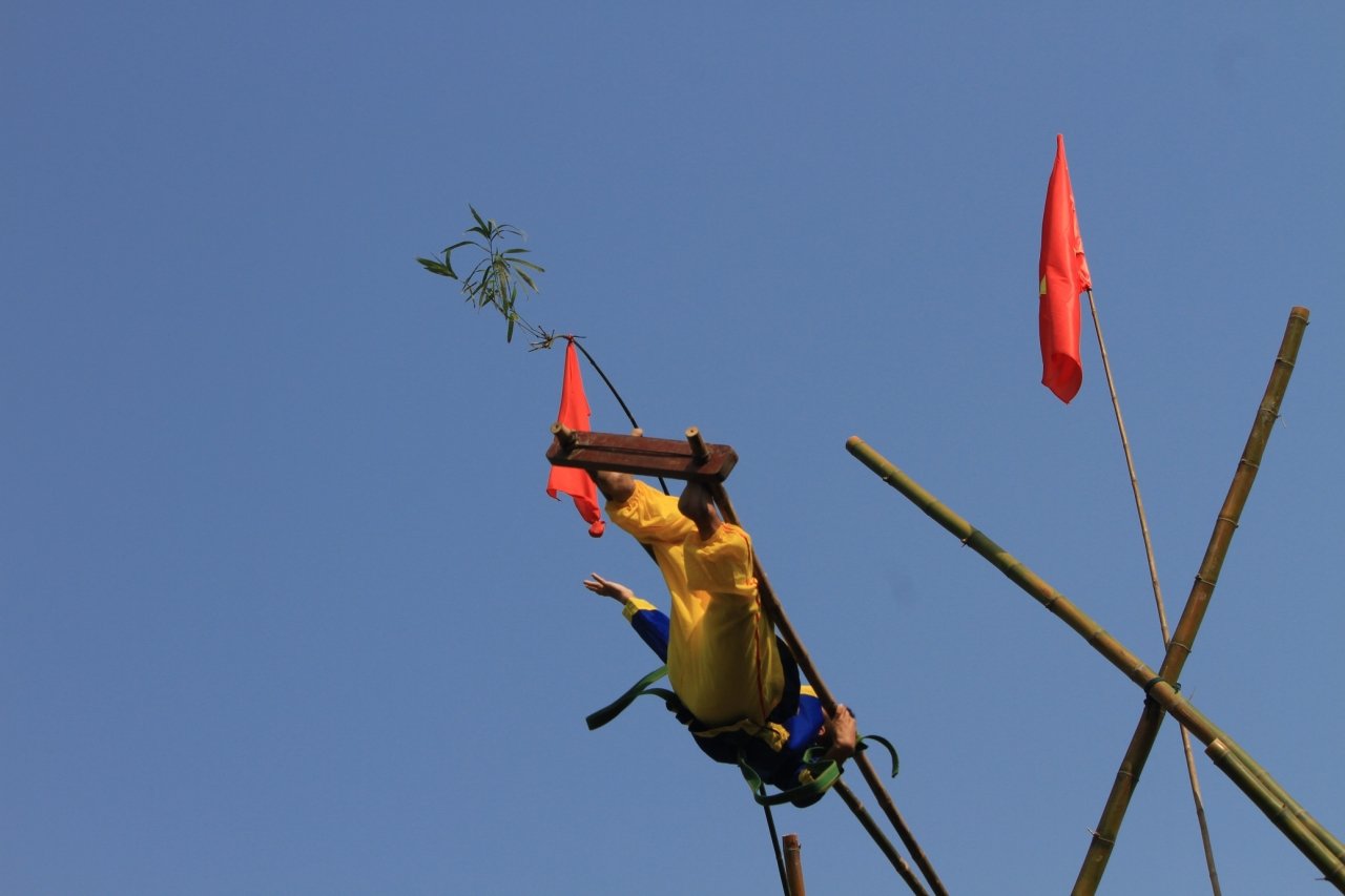 chiem-nguong-nhung-man-du-dua-tren-cao-trong-tro-du-tien-ngay-tet