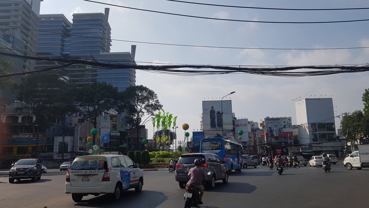 duong-pho-sai-gon-ngay-mung-5-tet-thong-thoang-khong-un-tac