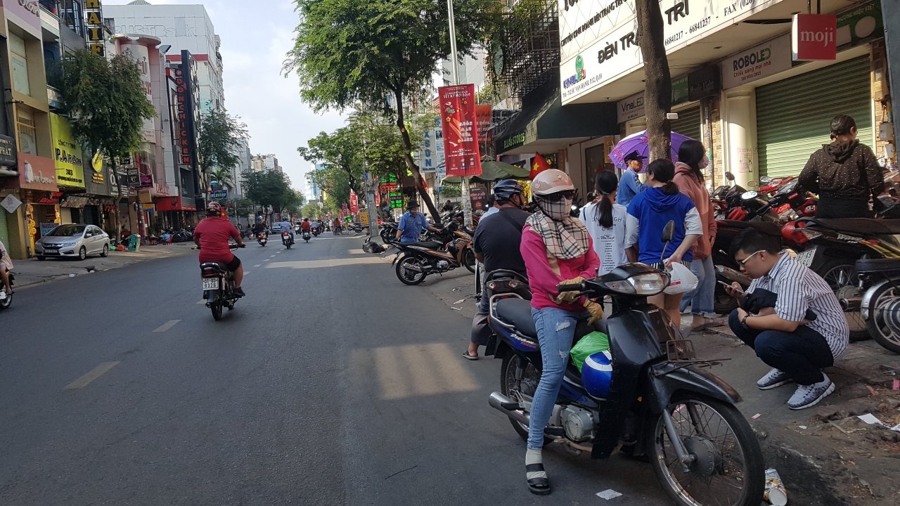 duong-pho-sai-gon-ngay-mung-5-tet-thong-thoang-khong-un-tac