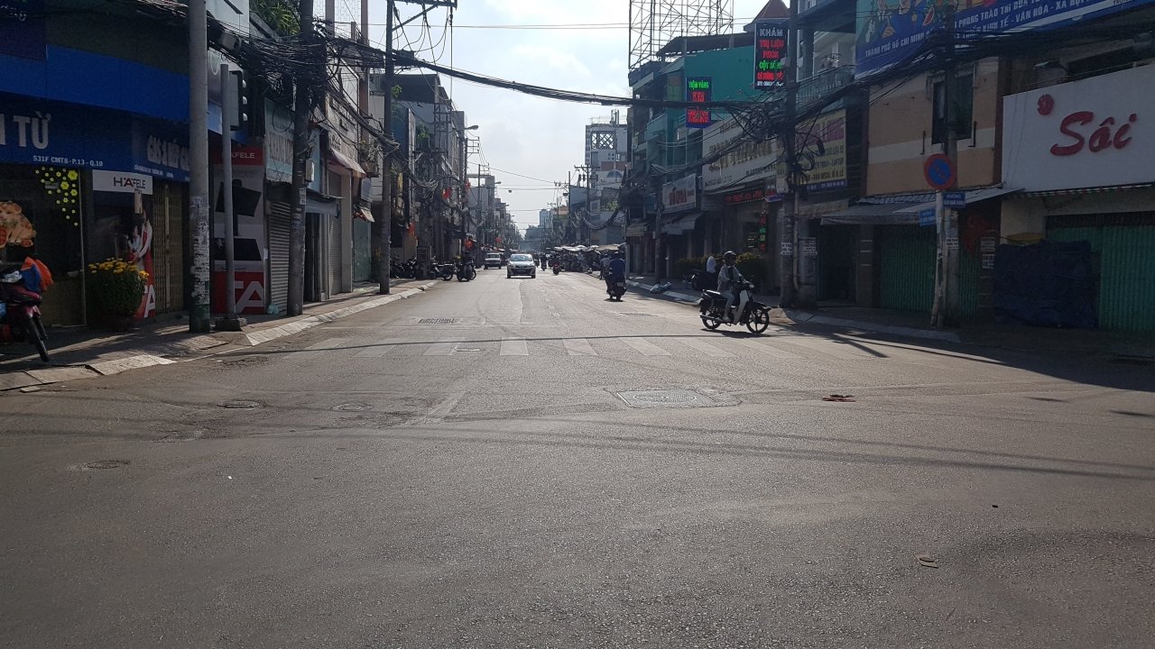 duong-pho-sai-gon-ngay-mung-5-tet-thong-thoang-khong-un-tac