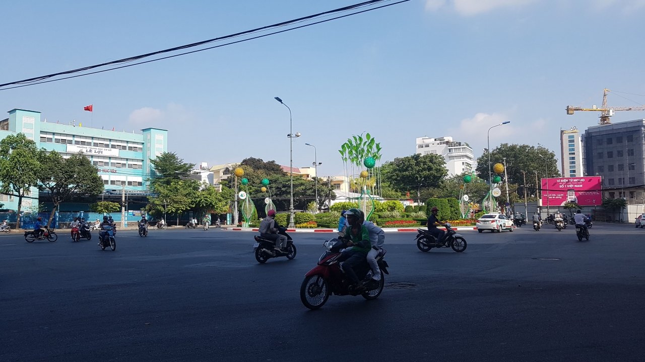duong-pho-sai-gon-ngay-mung-5-tet-thong-thoang-khong-un-tac