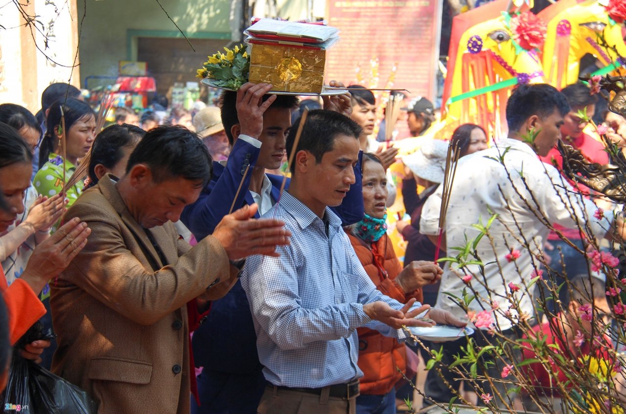 nhet-kin-tien-le-vao-khe-cua-truoc-den-chua-ngay-dau-nam