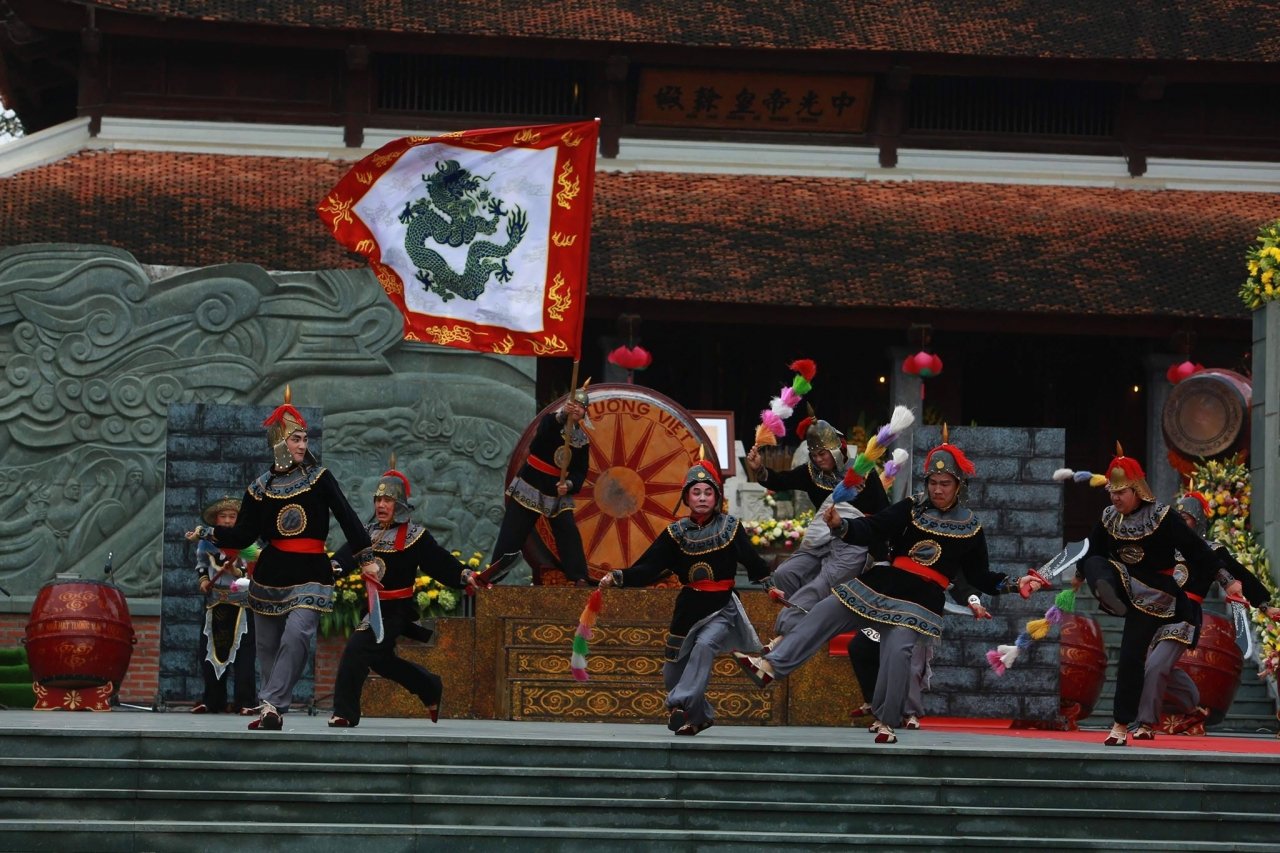 thu-tuong-nguyen-xuan-phuc-trao-bang-di-tich-quoc-gia-dac-biet-go-dong-da
