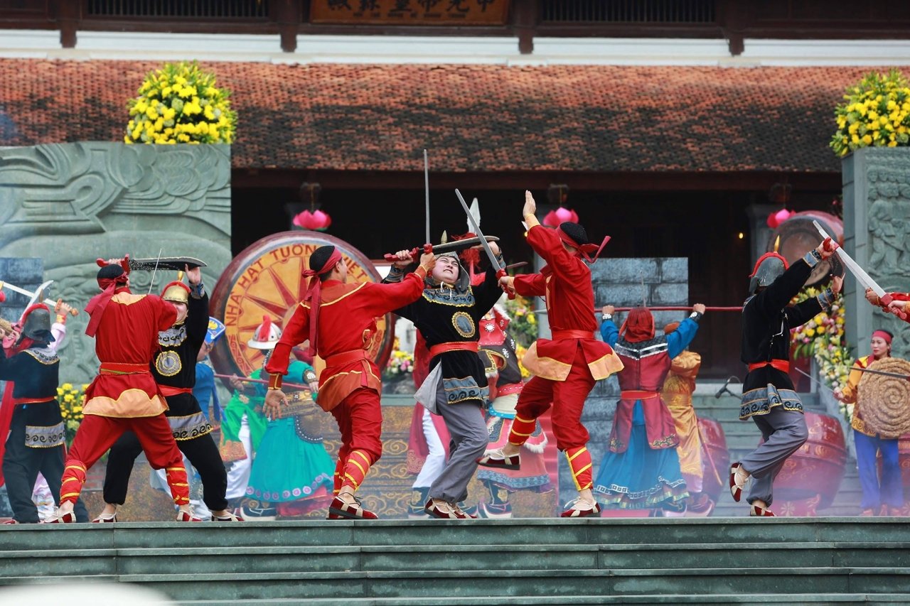 thu-tuong-nguyen-xuan-phuc-trao-bang-di-tich-quoc-gia-dac-biet-go-dong-da