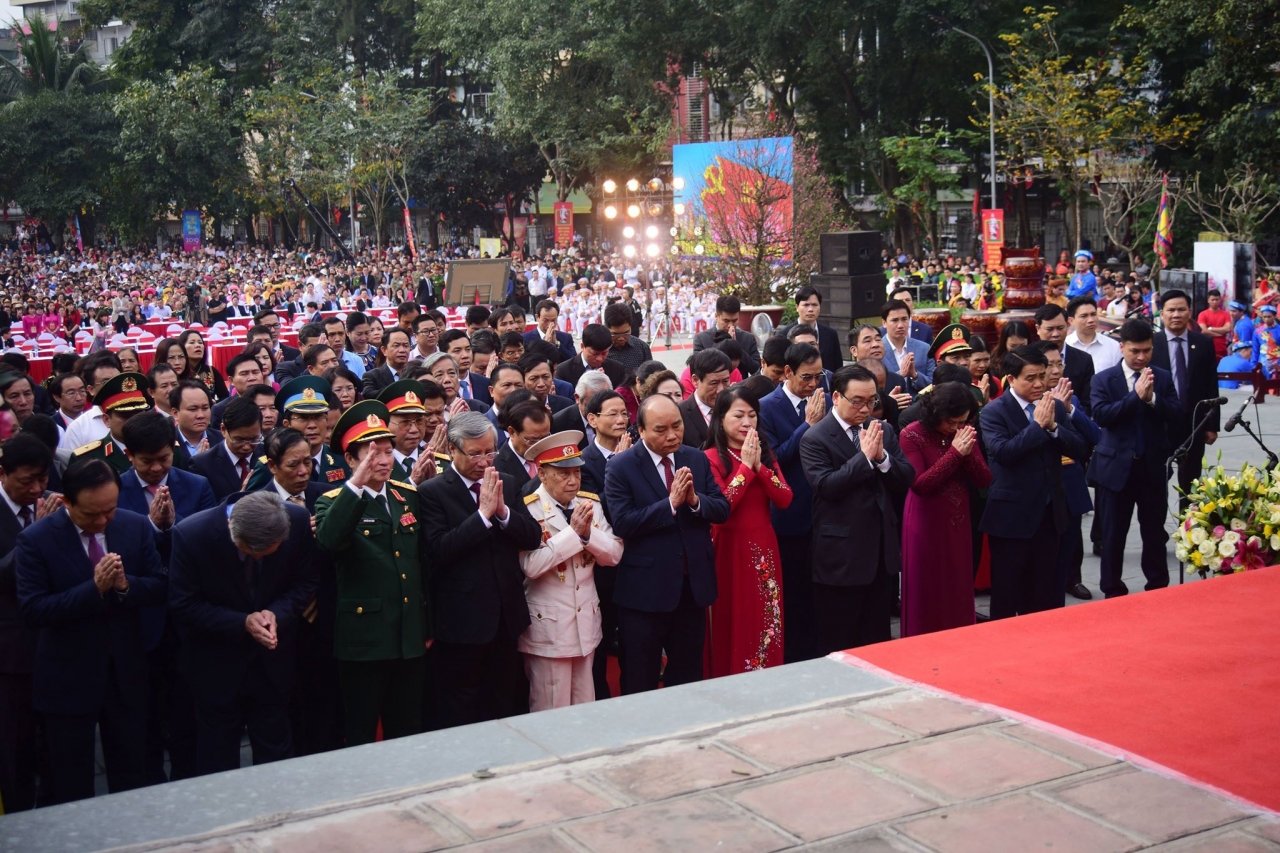 thu-tuong-nguyen-xuan-phuc-trao-bang-di-tich-quoc-gia-dac-biet-go-dong-da