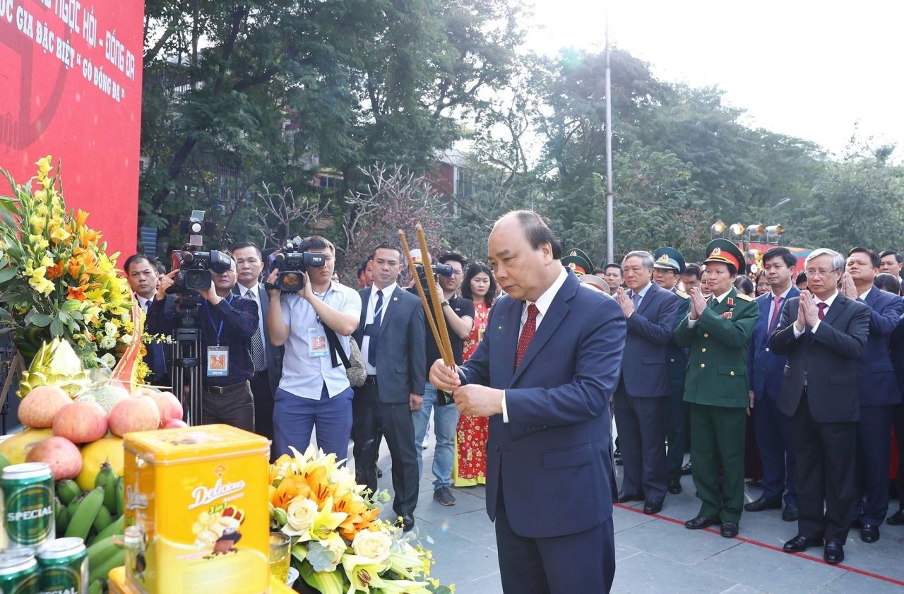 thu-tuong-nguyen-xuan-phuc-trao-bang-di-tich-quoc-gia-dac-biet-go-dong-da