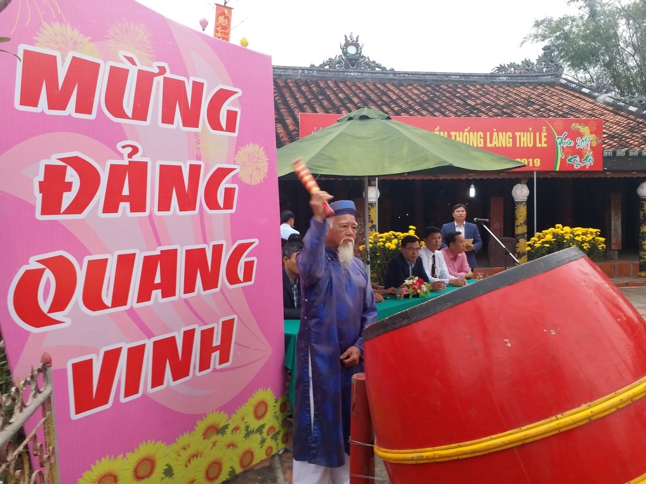 kich-tinh-xem-trai-lang-quan-nhau-tren-soi-vat-ngay-dau-nam