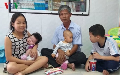 tiếng cười trong ngôi nhà tieng cuoi trong ngoi nha