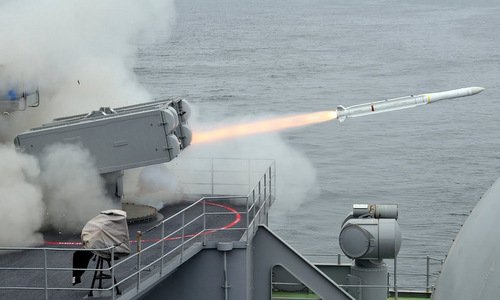 Tên lửa RIM-162 khai hỏa trong đợt diễn tập của tàu sân bay Mỹ năm 2010. Ảnh: US Navy.