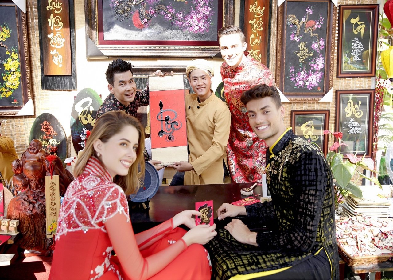 mac-chong-cu-tu-tu-vi-thua-lo-phi-thanh-van-tinh-tu-ben-trai-tay-ngay-tet