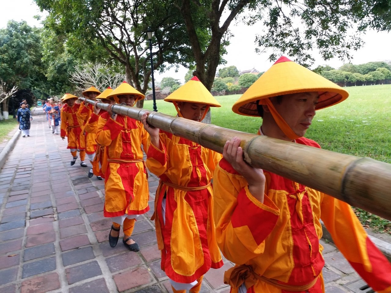 tien-hanh-ha-neu-bao-hieu-ket-thuc-ky-nghi-tet