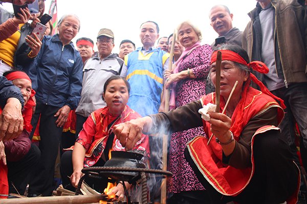 dac-sac-le-hoi-thoi-com-thi-lang-thi-cam