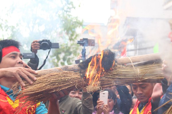 dac-sac-le-hoi-thoi-com-thi-lang-thi-cam