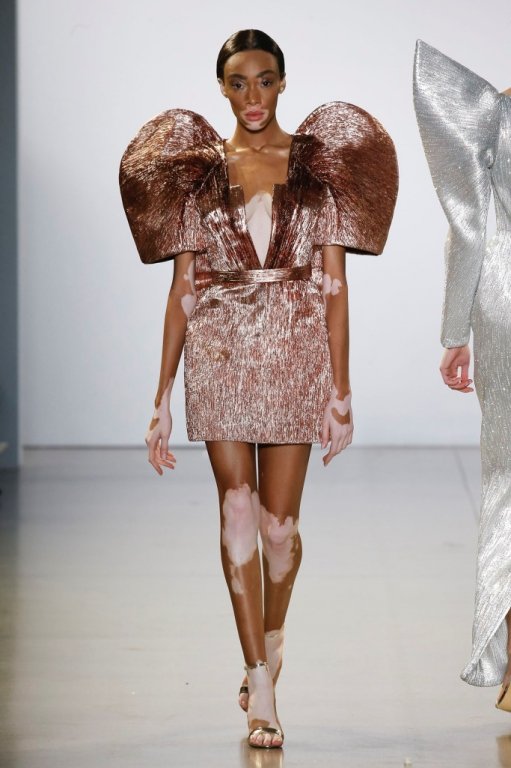 dan-mau-victorias-secret-trinh-dien-show-cong-tri-o-new-york