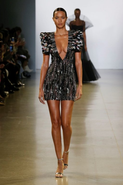 dan-mau-victorias-secret-trinh-dien-show-cong-tri-o-new-york