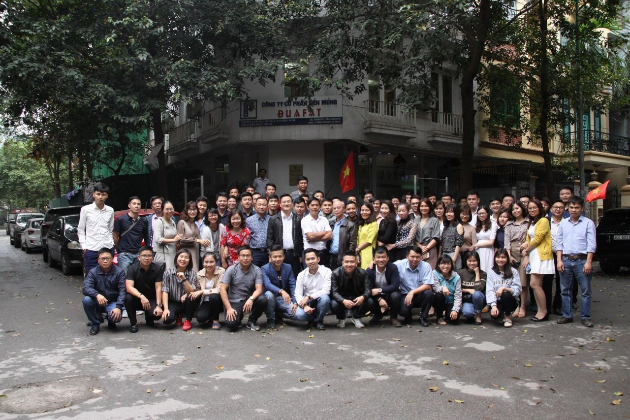 doanh-nghiep-xay-dung-tung-bung-khai-xuan-ky-hoi-2019