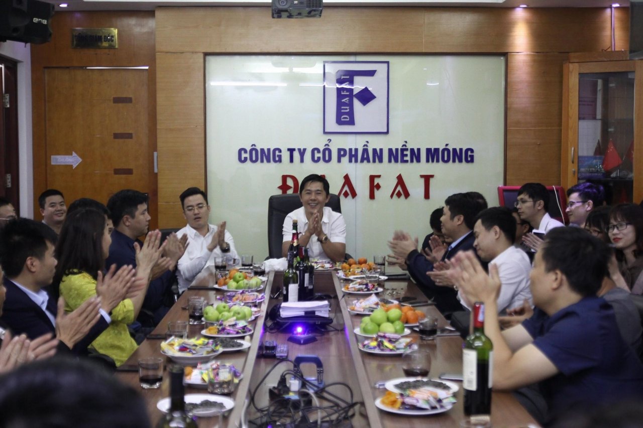doanh-nghiep-xay-dung-tung-bung-khai-xuan-ky-hoi-2019