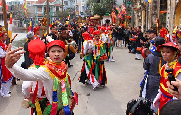 doc-dao-man-mua-con-di-danh-bong-cua-nhung-hotboy-ha-noi