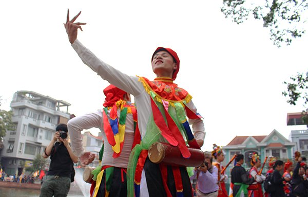 doc-dao-man-mua-con-di-danh-bong-cua-nhung-hotboy-ha-noi