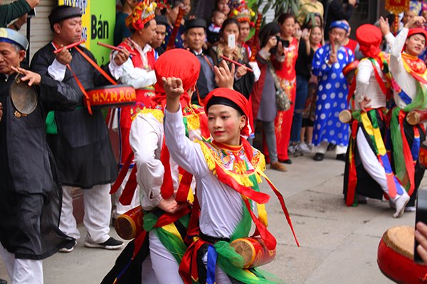 doc-dao-man-mua-con-di-danh-bong-cua-nhung-hotboy-ha-noi