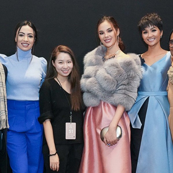hhen-nie-cuc-ky-tu-tin-tai-ngo-hoa-hau-hoan-vu-catriona-gray-tai-new-york