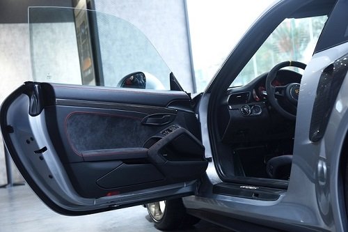 Những vật liệu siêu đắt trong chế tạo xe hơi