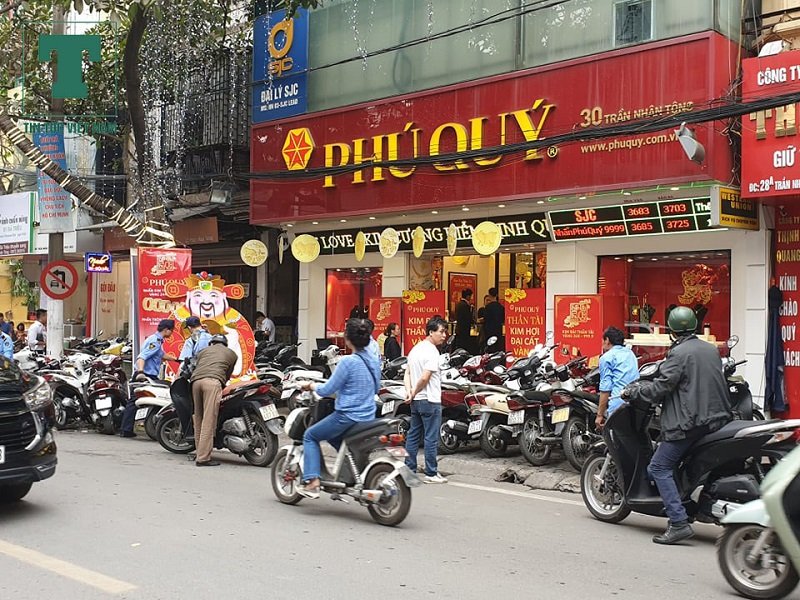 ngay-via-than-tai-luong-khach-mua-vang-tang-gap-500-lan-ngay-thuong
