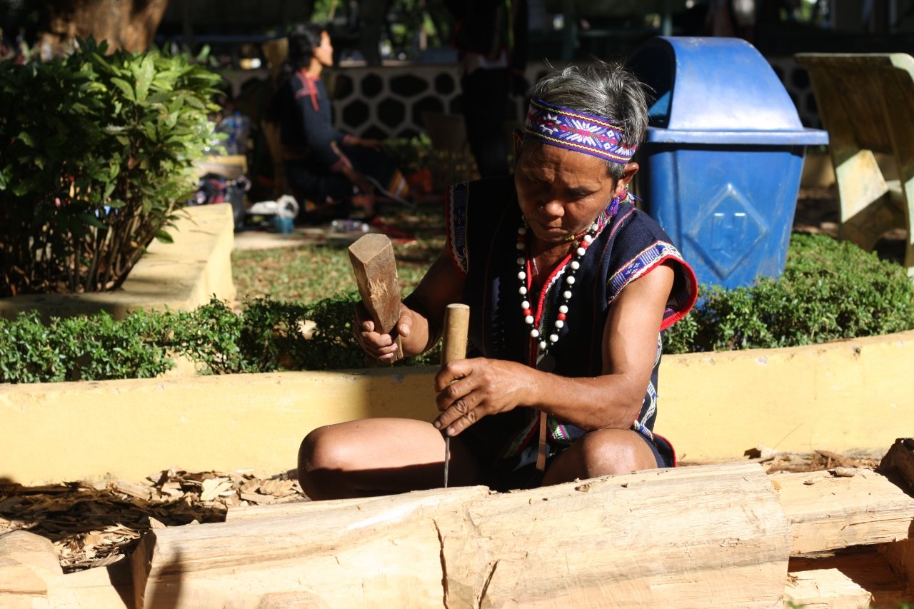 trong-noi-buon-tuong-go