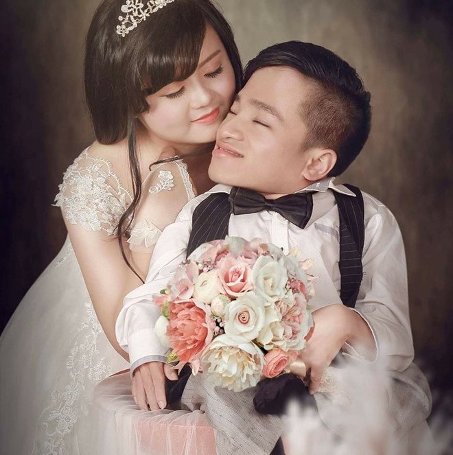 Chàng trai xương thuỷ tinh sống thế nào sau 2 năm cưới vợ xinh đẹp?