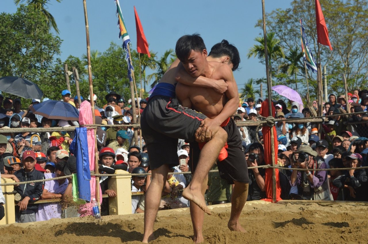 dan-hue-doi-nang-xem-trai-trang-dau-vat