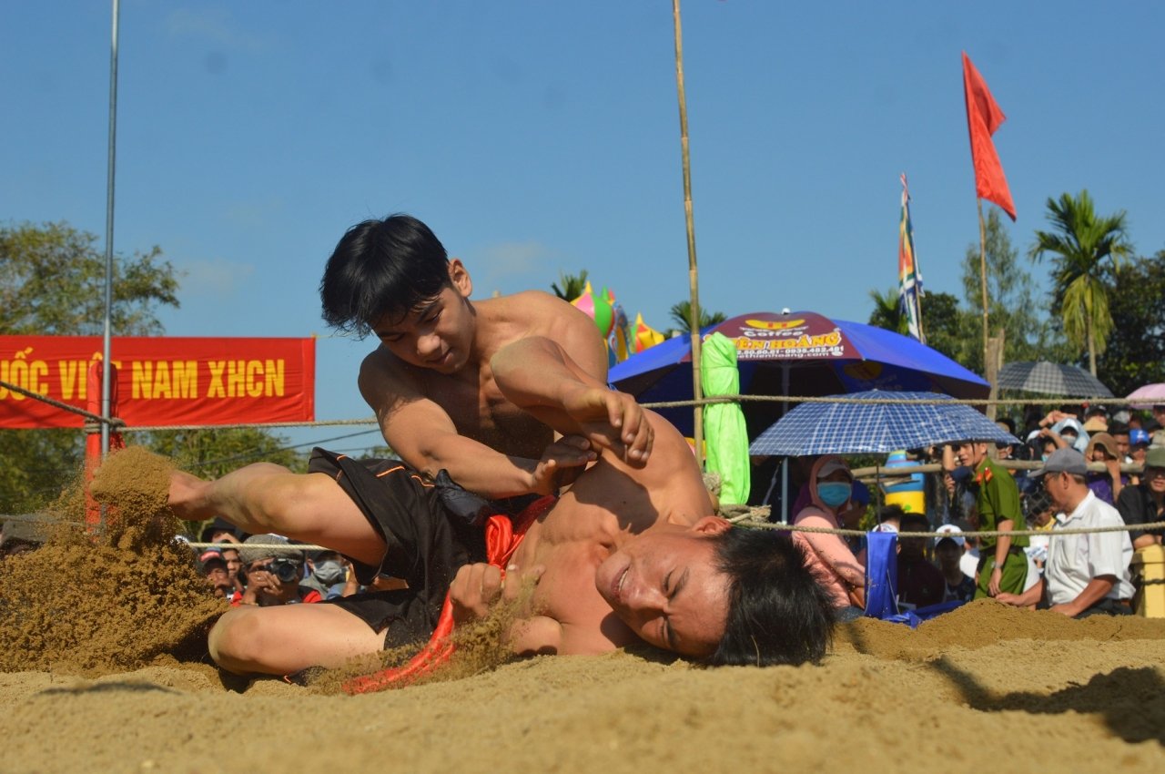 dan-hue-doi-nang-xem-trai-trang-dau-vat
