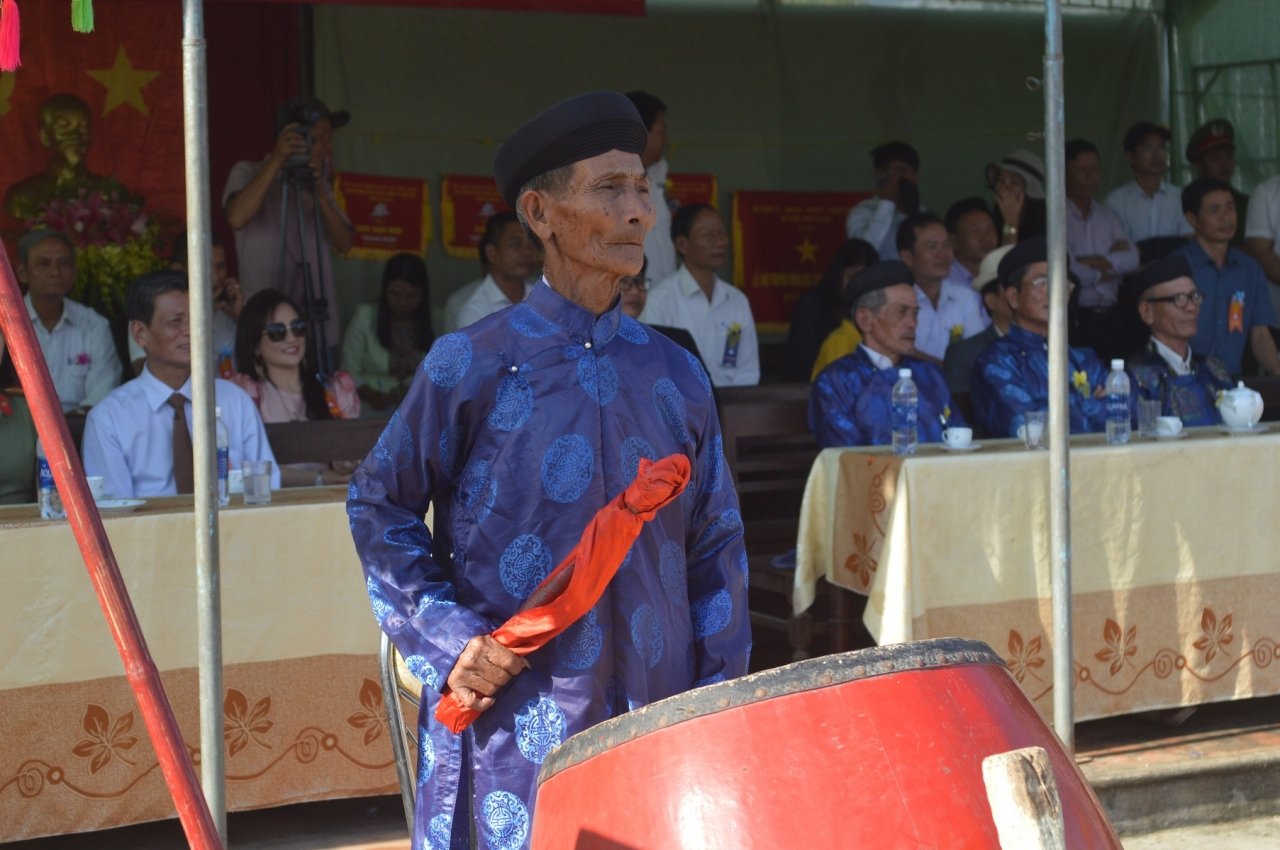 dan-hue-doi-nang-xem-trai-trang-dau-vat