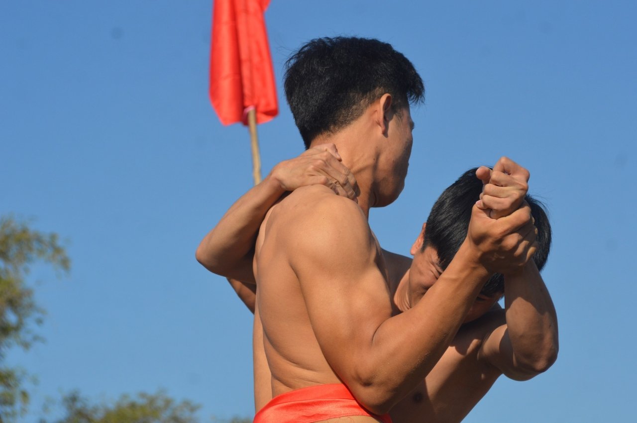 dan-hue-doi-nang-xem-trai-trang-dau-vat